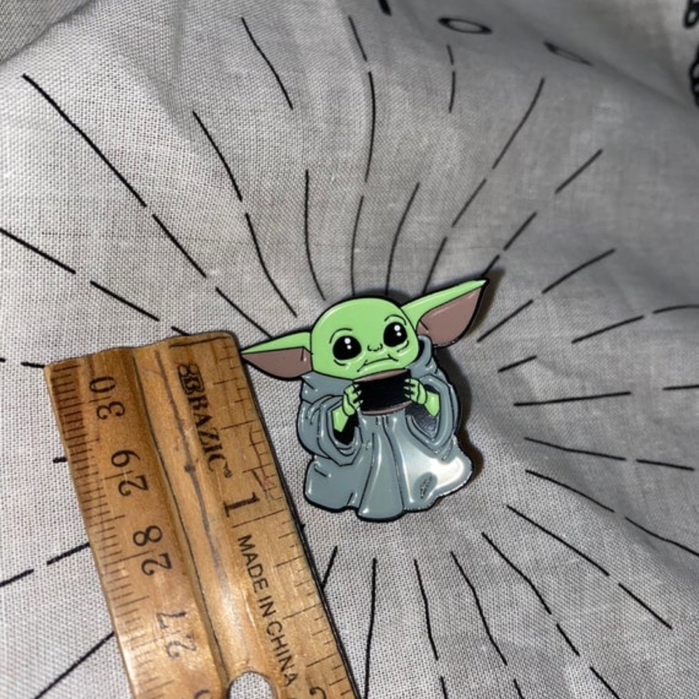 BABY YODA PIN - Picture 2 of 2